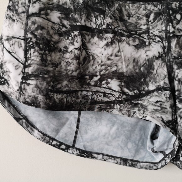 NWT LULULEMON SEAWHEEZE Black White Print Speed Up LR 2.5"Lined Shorts 10 - Picture 3 of 8